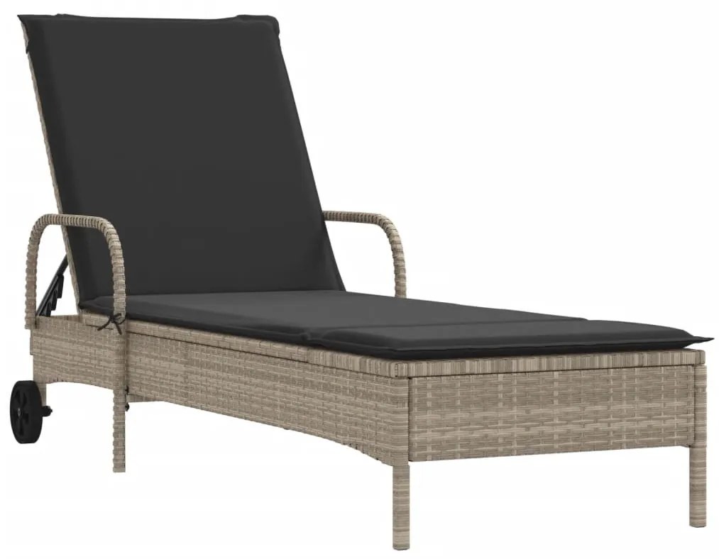 Világosszürke polyrattan napozóágy kerekekkel és párnával