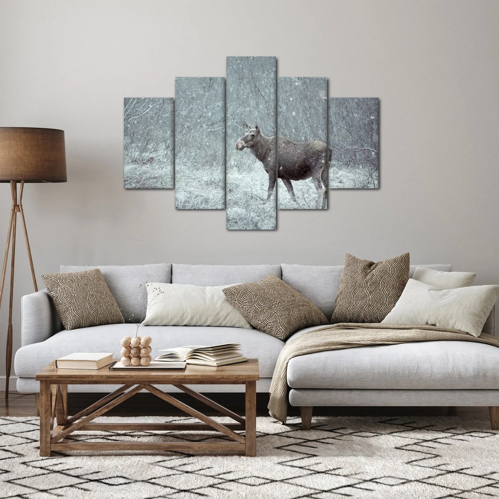 Kép - jávorszarvas egy hóval borított erdőben (150x105 cm)