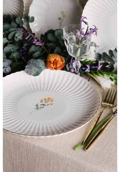 27 darabos porcelán étkészlet, fehér/arany