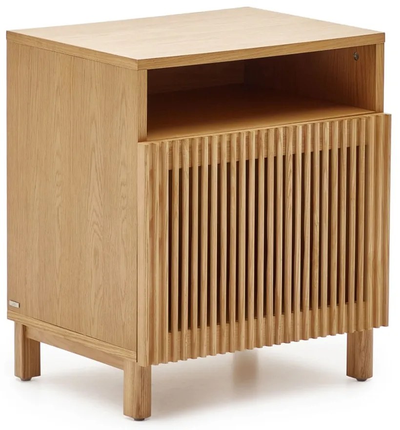 Natúr színű éjjeliszekrény tölgyfa dekorral Beyla – Kave Home