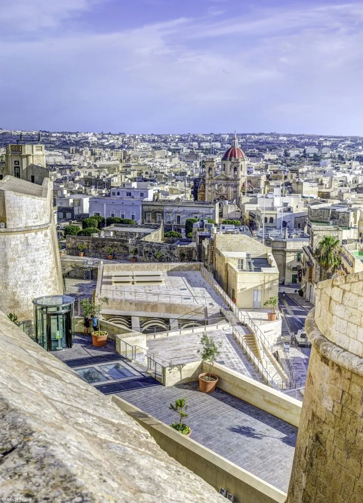 Poszter 20,5x28,4cm Panorámás kilátás Victoria városára, Assaf Frank