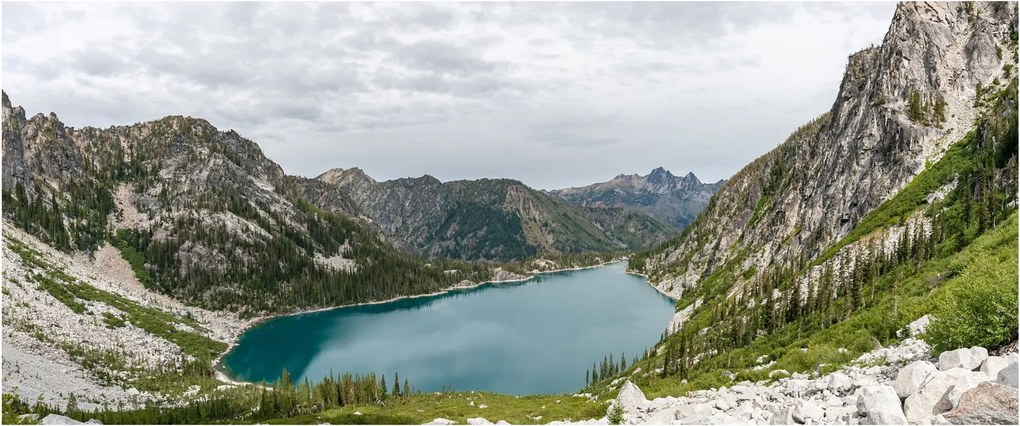 A hegyekben lévő tó képe (120x50 cm)