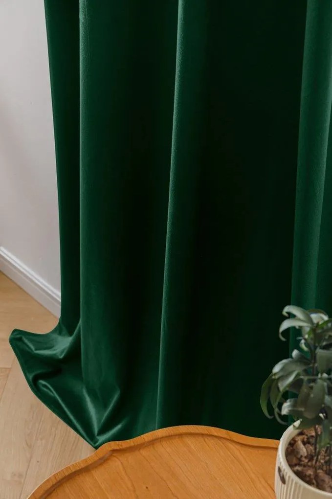 VELVET sötétzöld sötétítő függöny 140x250 cm