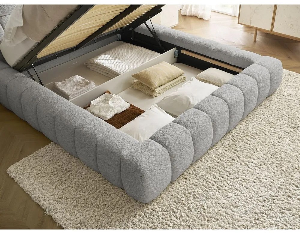 Világosszürke kárpitozott ágyneműtartós franciaágy ágyráccsal 180x200 cm Mont Blanc – Bobochic Paris