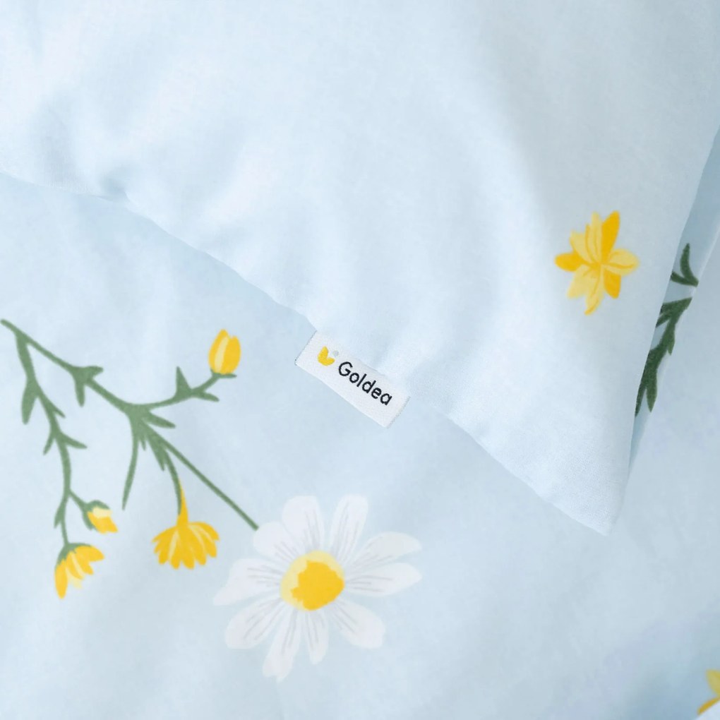 Goldea pamut ágyneműhuzat - kamilla virágok világoskék alapon 140 x 220 és 70 x 90 cm