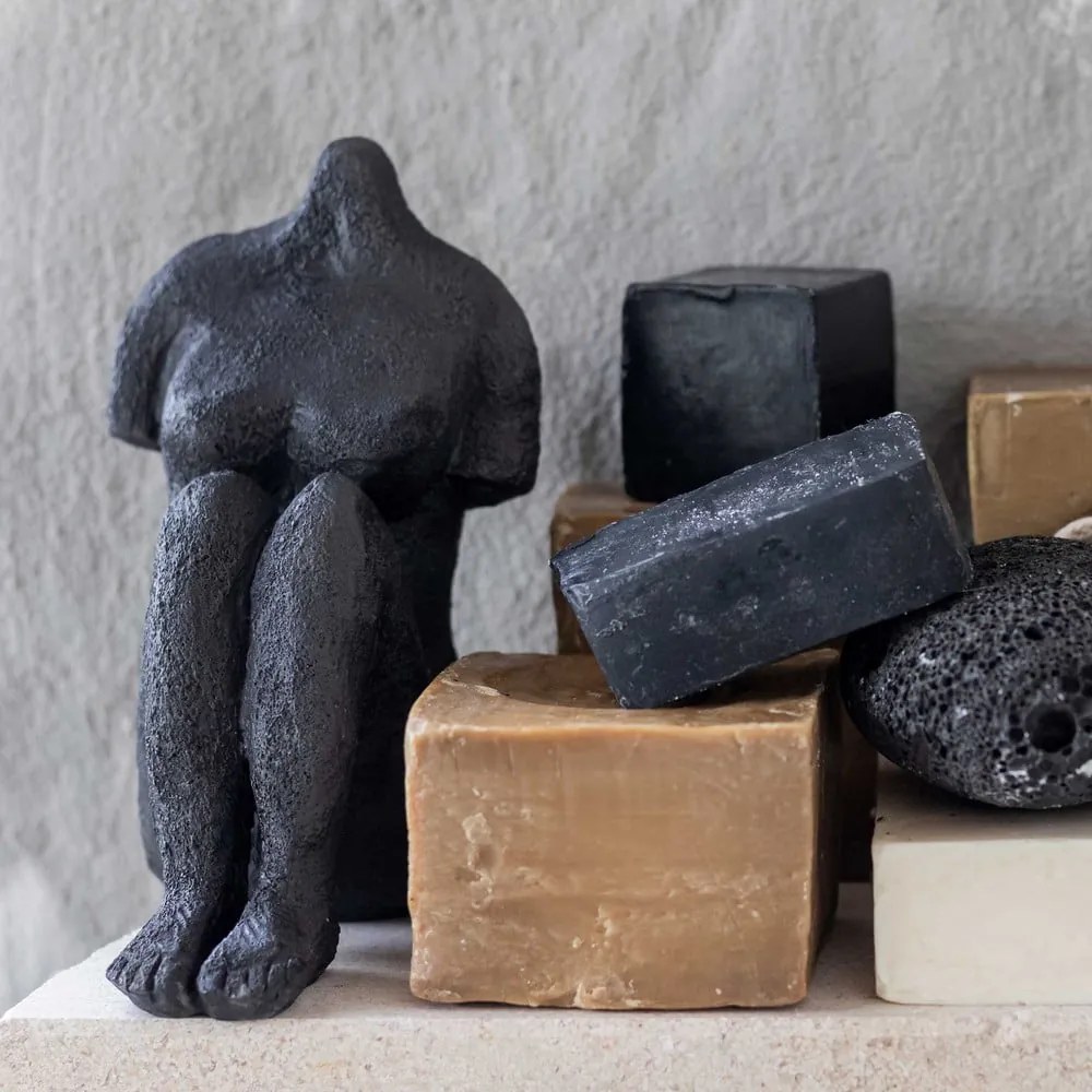 Poligyanta szobor (magasság 14 cm) Sitting Woman – Mette Ditmer Denmark