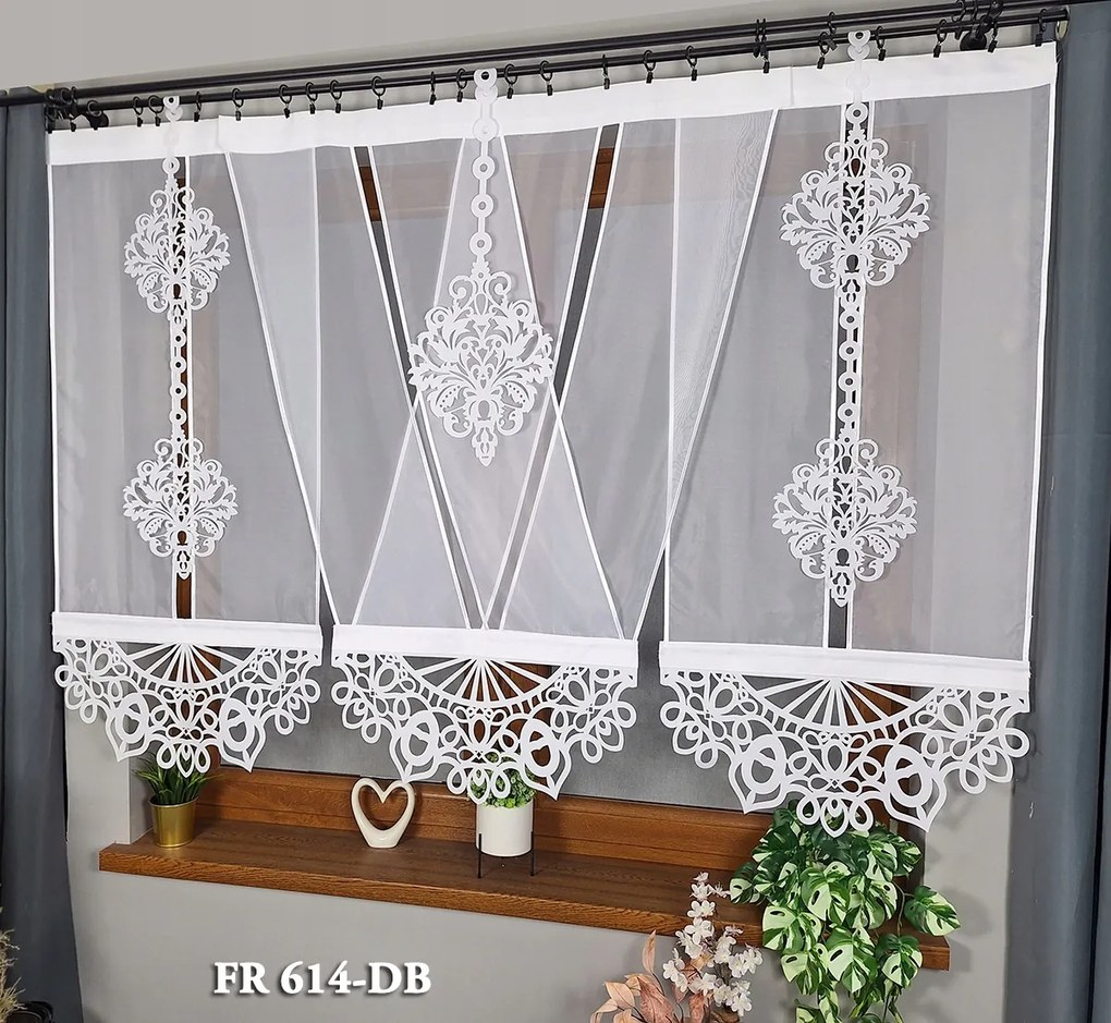 Kész függöny panelek dekorációval és áttört 3 db-os szett V FR61 panellel