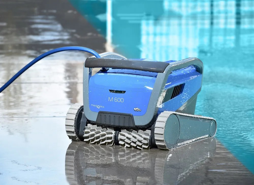Maytronics Dolphin M600 automata vízalatti medence porszívó robot