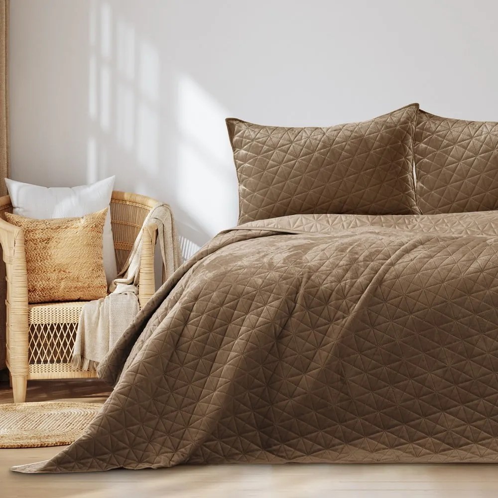 Világosbarna bársony steppelt ágytakaró 170x210 cm Laila – AmeliaHome