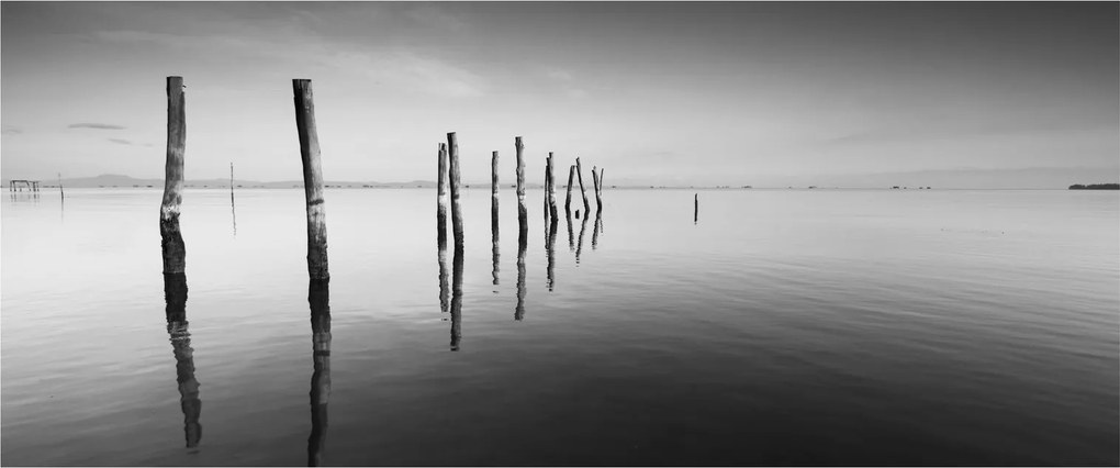Egy fekete-fehér vízfelszín képe (120x50 cm)