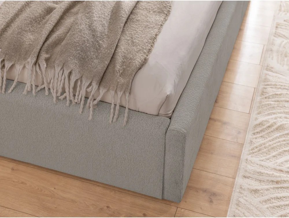 Világosszürke kárpitozott ágyneműtartós franciaágy ágyráccsal 200x200 cm Cille – Ropez