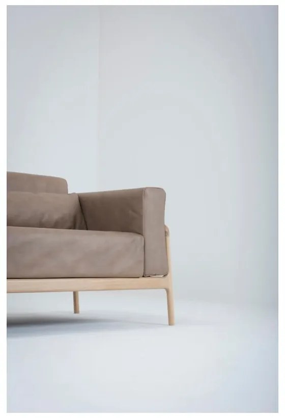 Fawn mandulabarna kanapé bivalybőrből, tömör tölgyfa szerkezettel, 240 cm - Gazzda