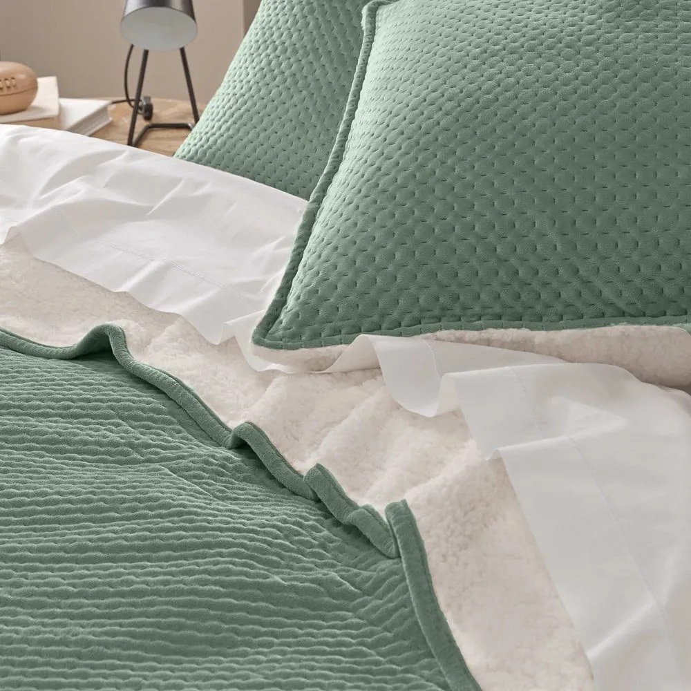Zöld sherpa ágytakaró és párnahuzat szett 220x240 cm Mylene – douceur d'intérieur
