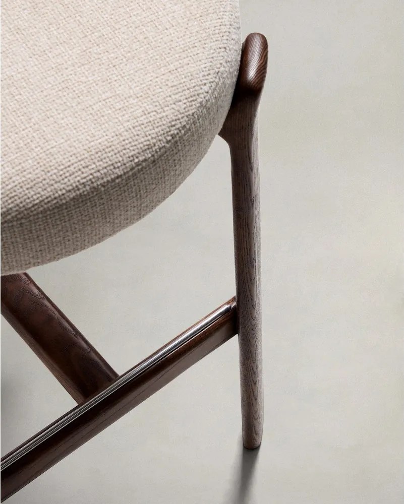 Bézs-sötét natúr színű kőrisfa bárszék (ülésmagasság 75 cm) Granite – Kave Home