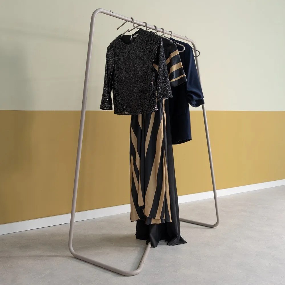 Szürkésbarna acél ruhatartó állvány 118x160x57 cm Hang-On – Spinder Design