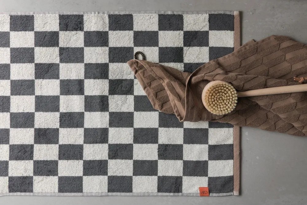 Antracitszürke-bézs bio pamut fürdőszobai kilépő zuhanyfülkébe 50x80 cm Retro – Mette Ditmer Denmark