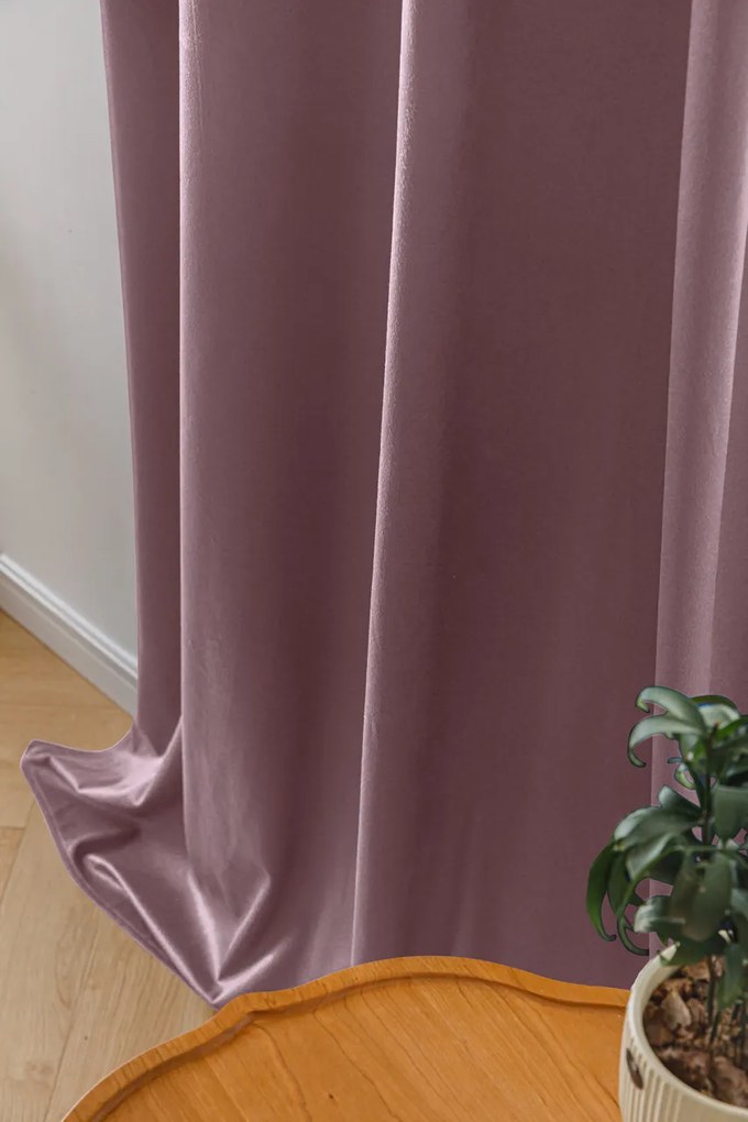 Világoslila VELVET sötétítő függöny 140x270 cm Felfüggesztés: Hullámos sínszalag