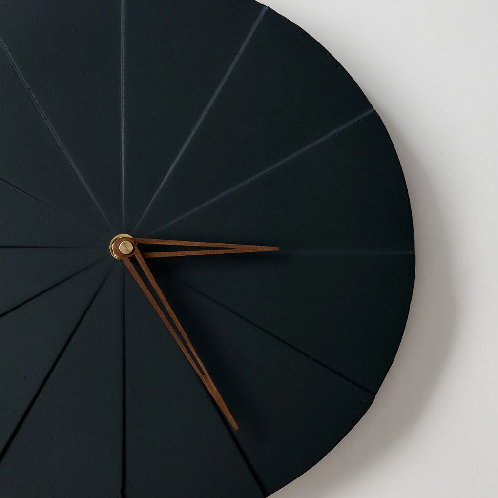 ODLITO Beton falióra Cake – grafit (fekete) – 28,5 cm – barna mutatók