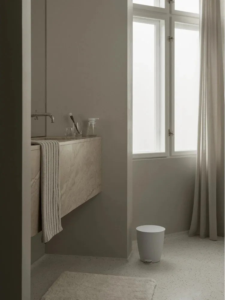 Krémszínű fürdőszobai kilépő 70x140 cm Tuufa – Blomus