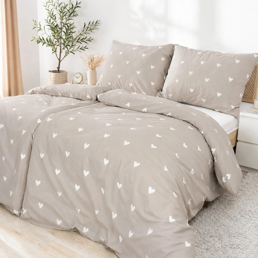 Goldea flanel ágyneműhuzat - szívecskék, latte színű alapon 200 x 200 és 2db 70 x 90 cm