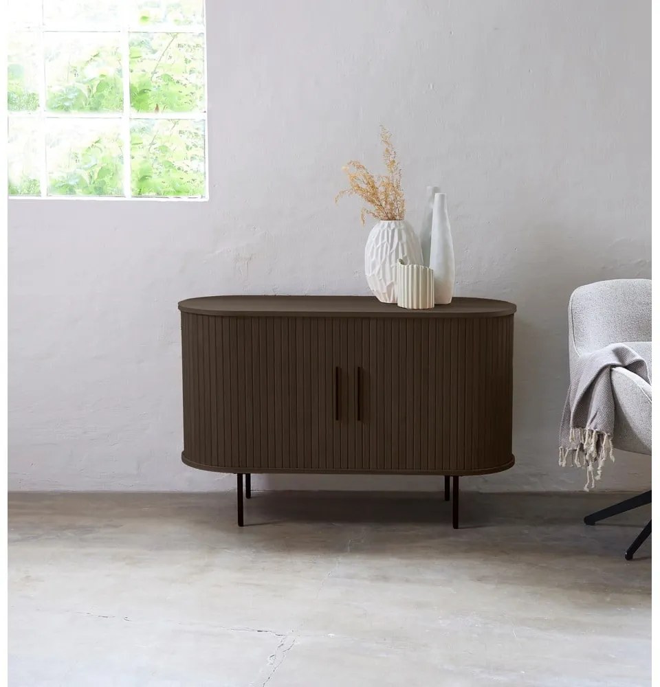 Barna komód tolóajtóval, tölgyfa dekorral 120x76x45 cm Nola – Unique Furniture