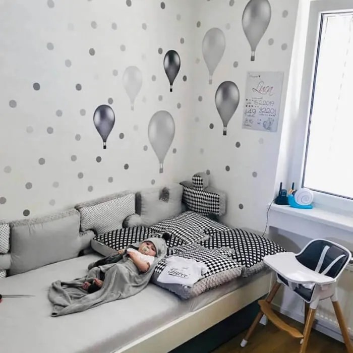 INSPIO Falmatrica gyerekszobába - Szürke hőlégballonok