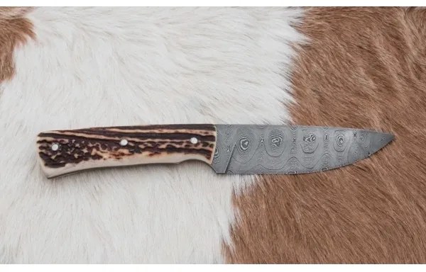 Damaszkuszi vadászkés 11 cm szarvas agancs