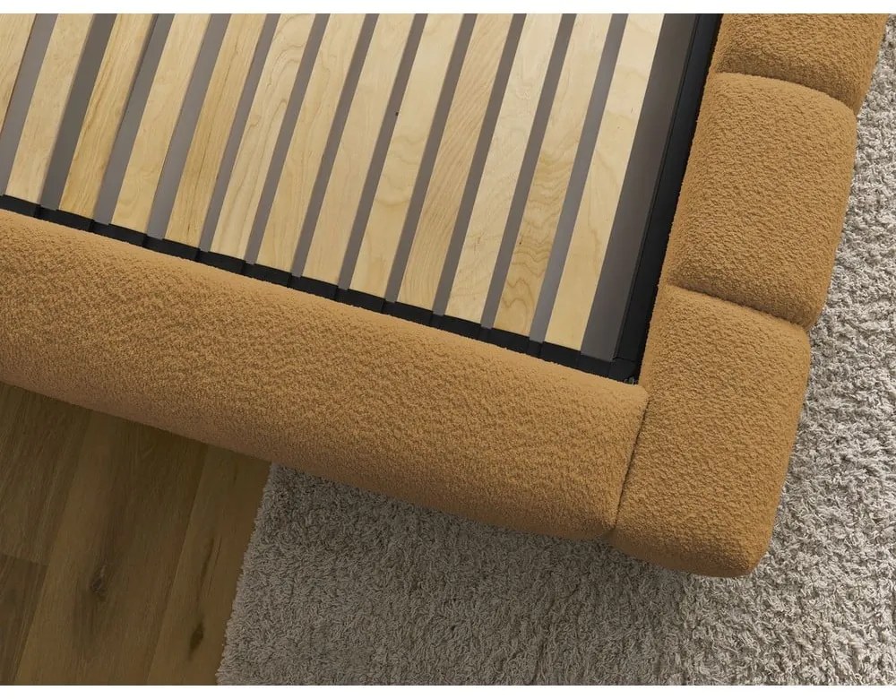 Mustársárga kárpitozott ágyneműtartós franciaágy ágyráccsal 140x190 cm Denali – Bobochic Paris