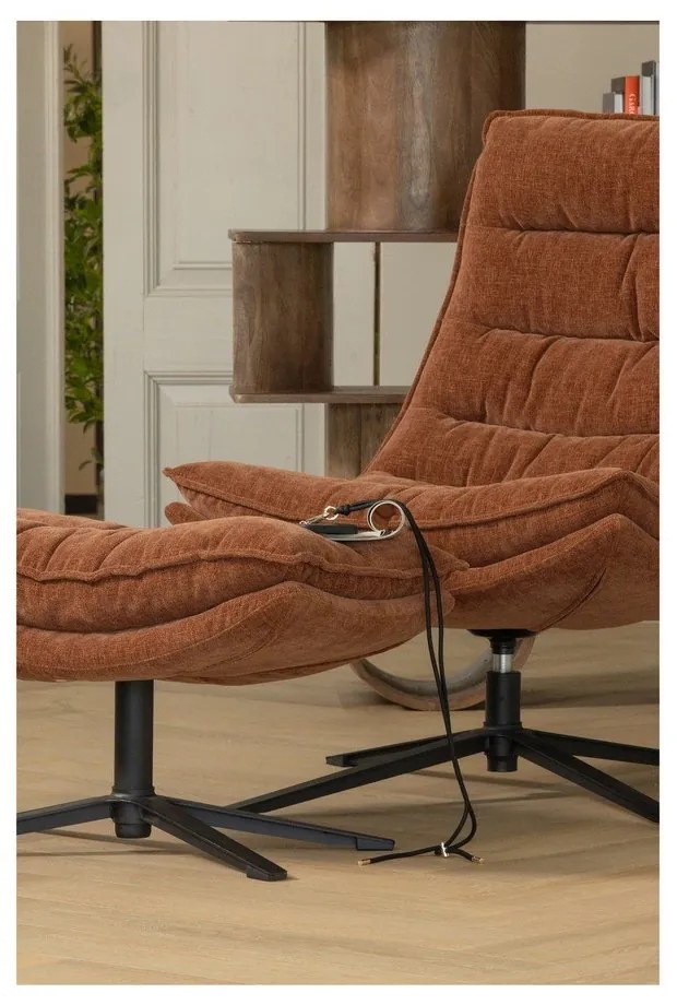 Barna forgó zsenília fotel lábtartóval Kube – WOOOD