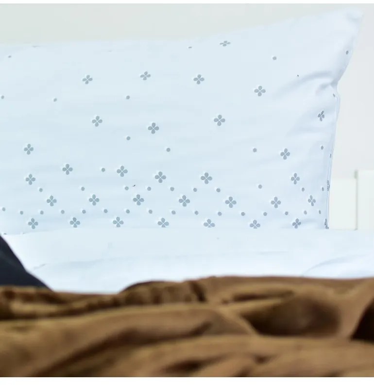 EMI Star barna-fehér szatén ágyneműhuzat, A standard egyszemélyes ágy szett tartalma: 1x 140x200 + 1x 70x90