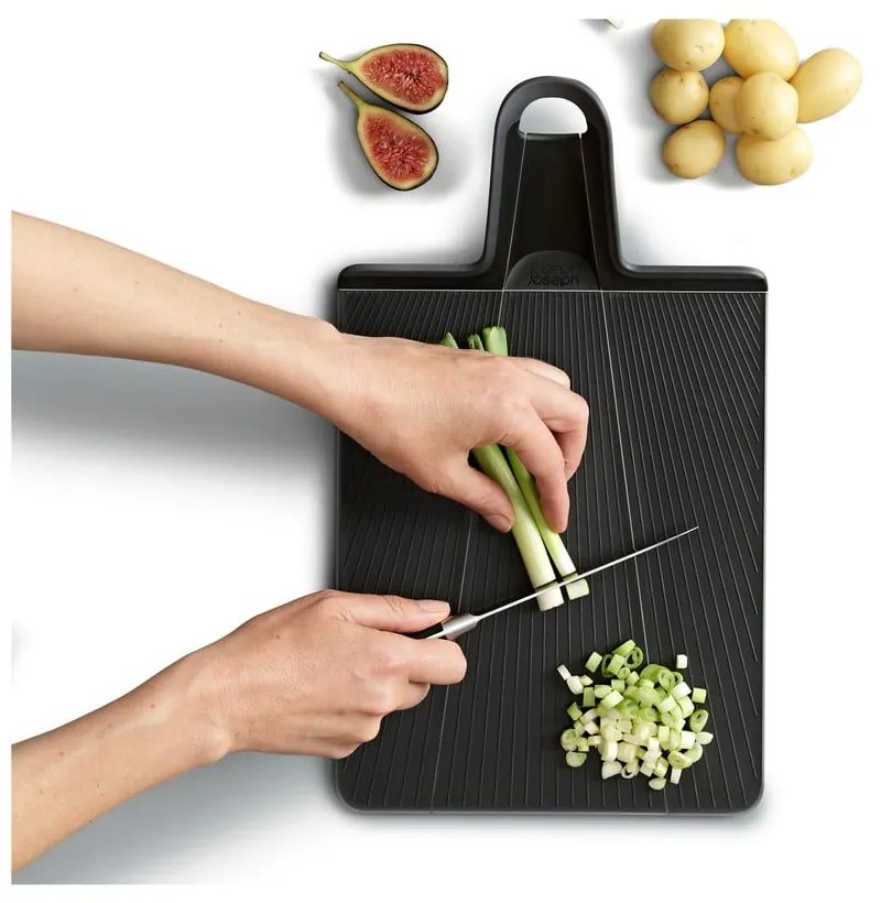 Vágódeszka 26x45 cm Chop2Pot – Joseph Joseph