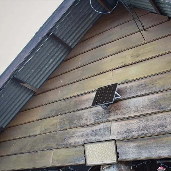 LED Kültéri napelemes reflektor LED/30W/3,2V 4000K fekete + + távirányító