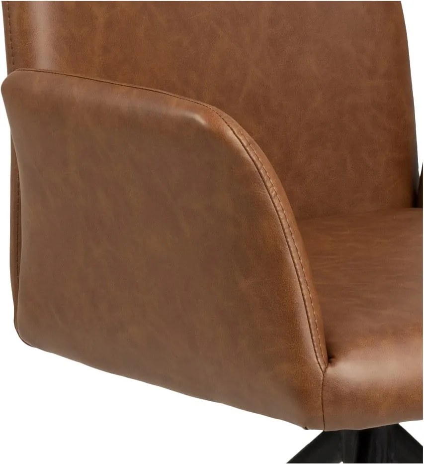 Konyakbarna kárpitozott karfás étkezőfotel Naya – Actona