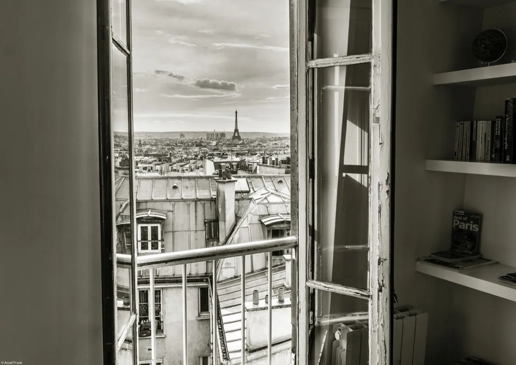 Poszter 42x29,7cm Az Eiffel-torony a Montmartre-i lakás ablakán keresztül látható