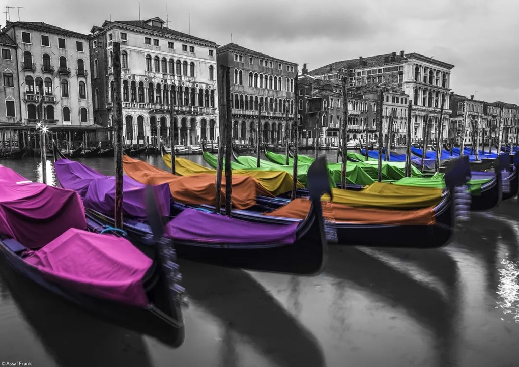 Poszter 29,7x21cm Gondolák parkolnak a Grand Canale 2-ben, Assaf Frank
