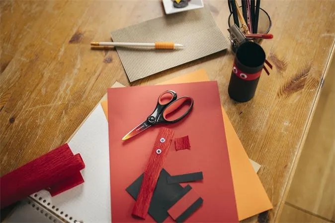 Olló, iskolai, 15 cm, FISKARS, ombré piros (IF1067853)