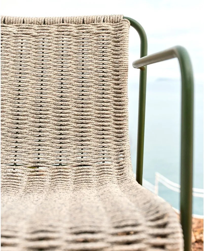 Szürkészöld fém kerti bárszék Maurina – Kave Home