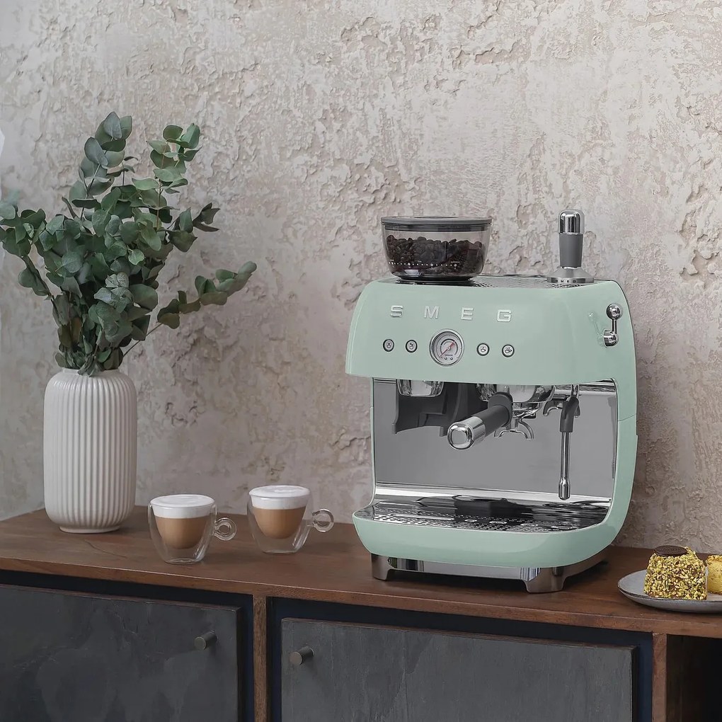 SMEG 50-es retro stílusú EGF03 karos kávéfőző kávédarálóval 2 csésze krém - Smeg