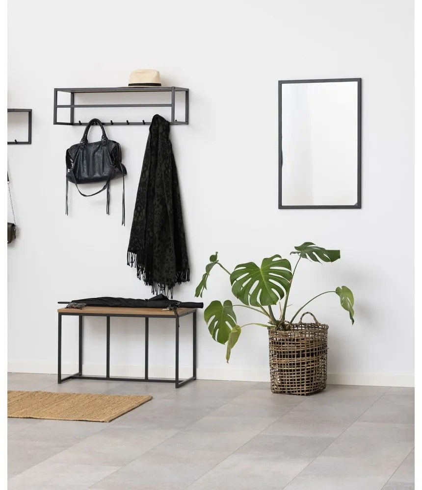 Fekete-natúr színű fali fogas tölgyfa dekorral, polccal Seaford – Actona