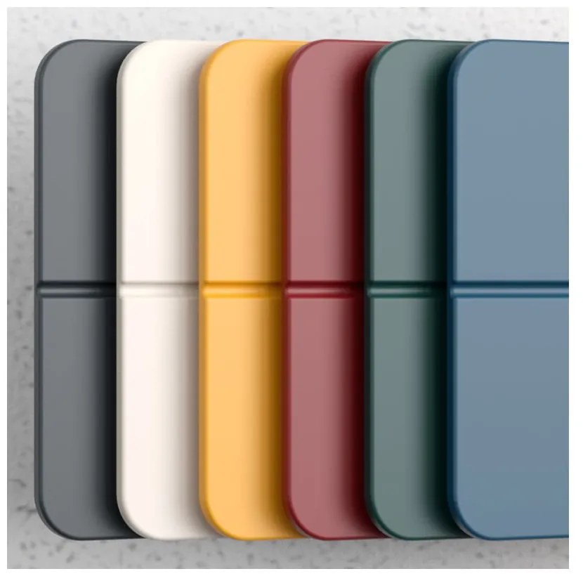 Petróleumkék-fekete előszoba bútor tölgyfa dekorral One More Look – UMAGE