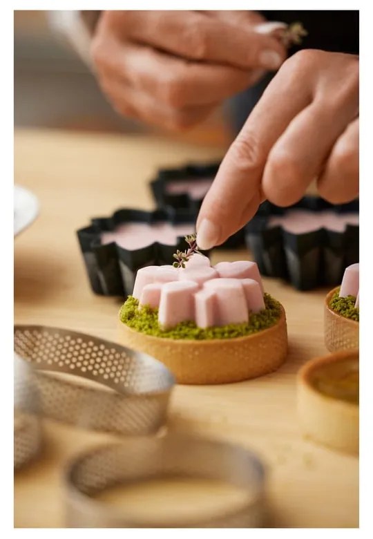 Szilikon sütőforma szett muffinhoz, 6 db-os ø 7 cm Flower – Blomsterbergs