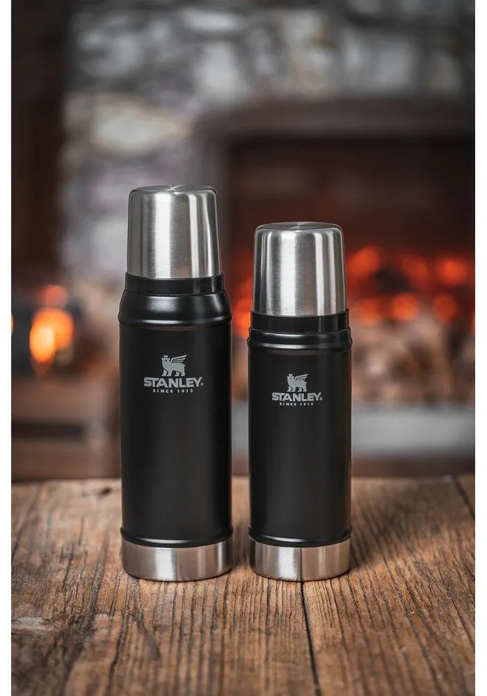 Fekete termosz bögrével 750 ml – Stanley