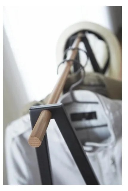 Fekete fém ruhatartó állvány Tower – YAMAZAKI