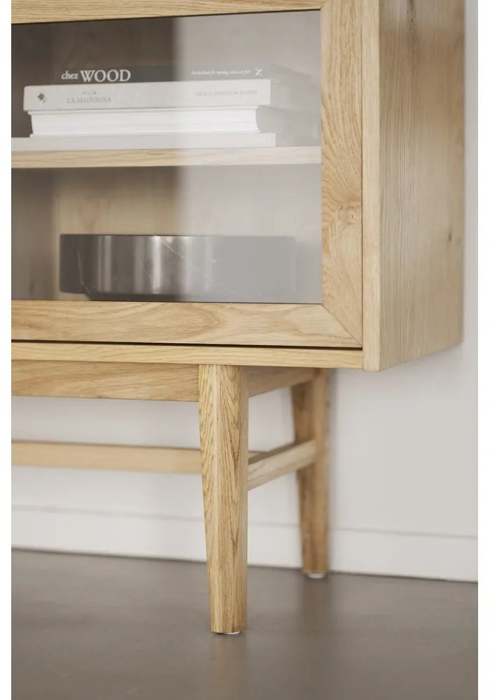 Natúr színű tálalószekrény tolóajtóval, tölgyfa dekorral 170x75 cm Hazelton – Rowico