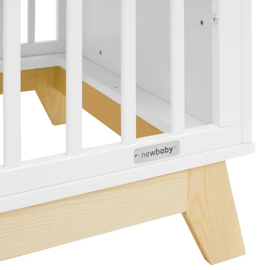 Új babaágy Marcus gátlóval, fehér/naturális