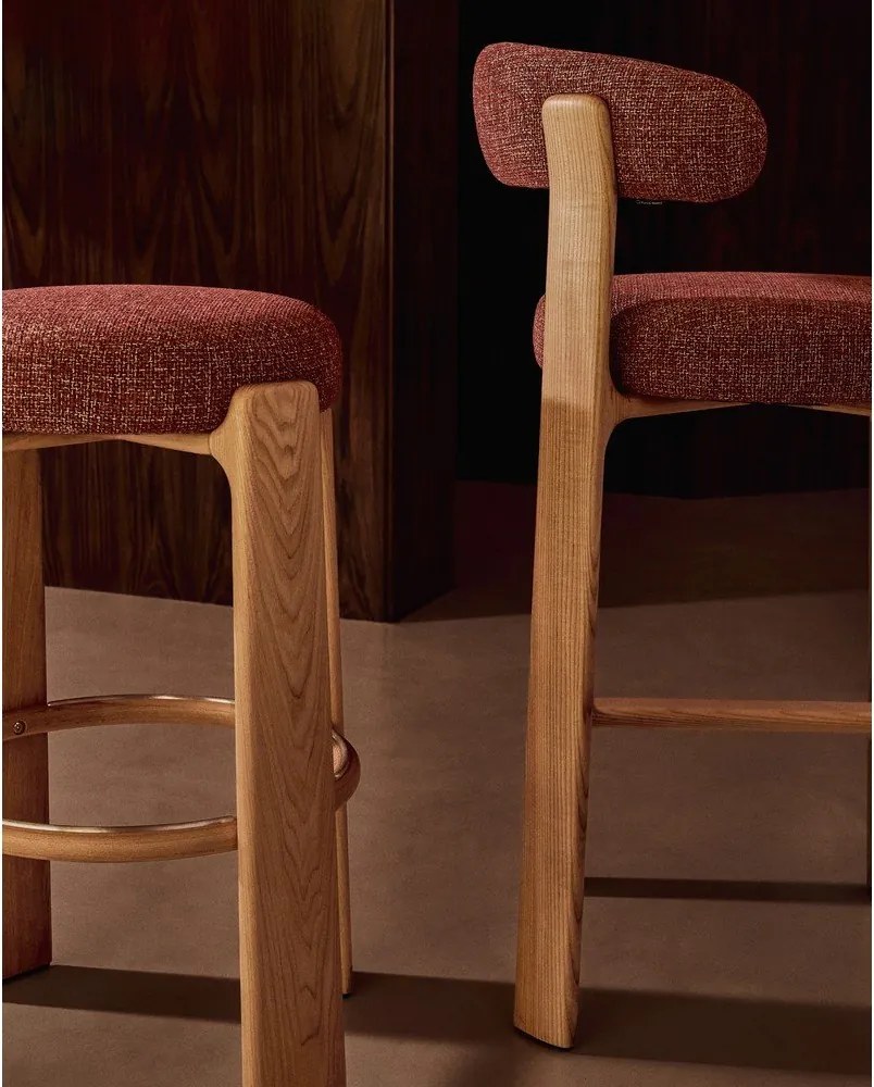 Terrakotta színű-sötét natúr színű kőrisfa bárszék (ülésmagasság 75 cm) Granite – Kave Home