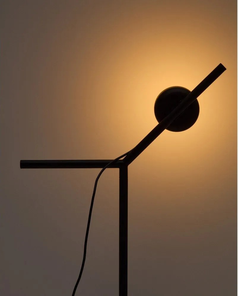Fekete fém LED dimmelhető asztali lámpa (magasság 61,5 cm) Orey – Kave Home