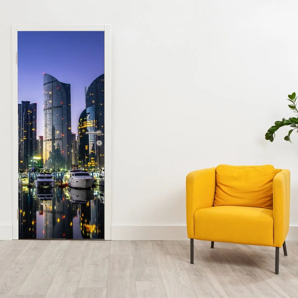 Fotótapéta ajtóra - Yachtok és felhőkarcolók (95x205cm)