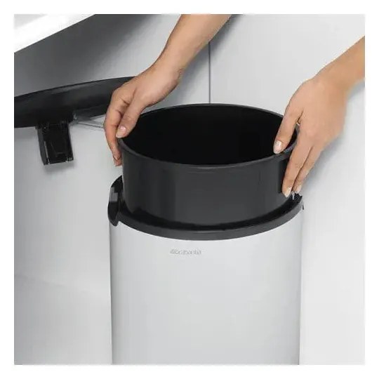 Fehér acél beépíthető szemetes 15 l – Brabantia