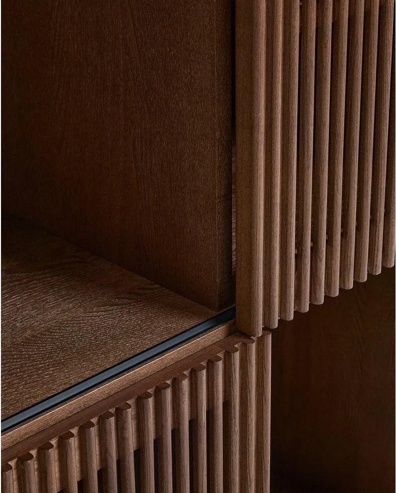 Sötétbarna könyvespolc tolóajtóval, diófa dekorral 84,5x170x42,5 cm Beyla – Kave Home